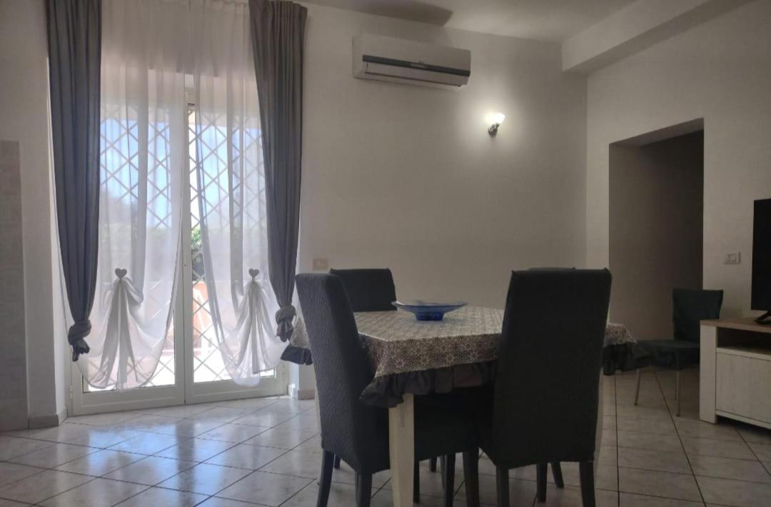 Lizzies Hus Apartment Fiumicino Bagian luar foto