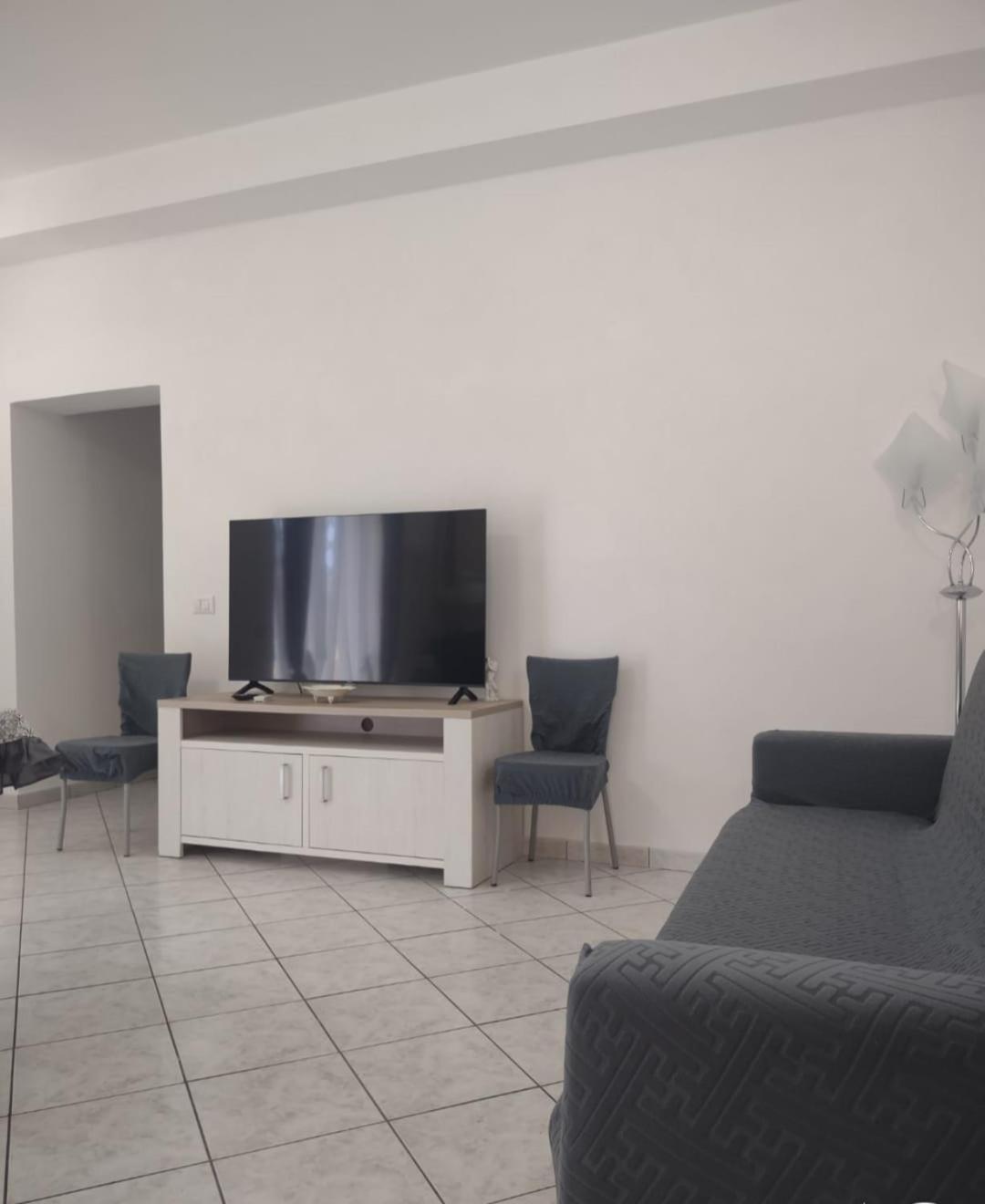 Lizzies Hus Apartment Fiumicino Bagian luar foto